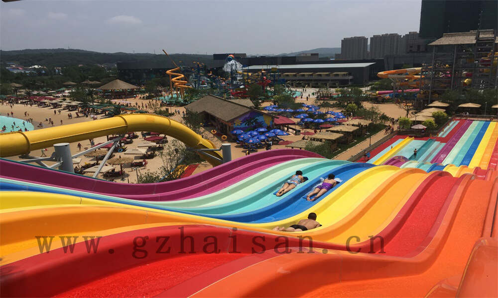 水上滑滑梯樂園，刺激好玩的水上活動