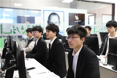 游戲大咖進校園 解鎖行業前沿技術，賦能新華學子編程夢想